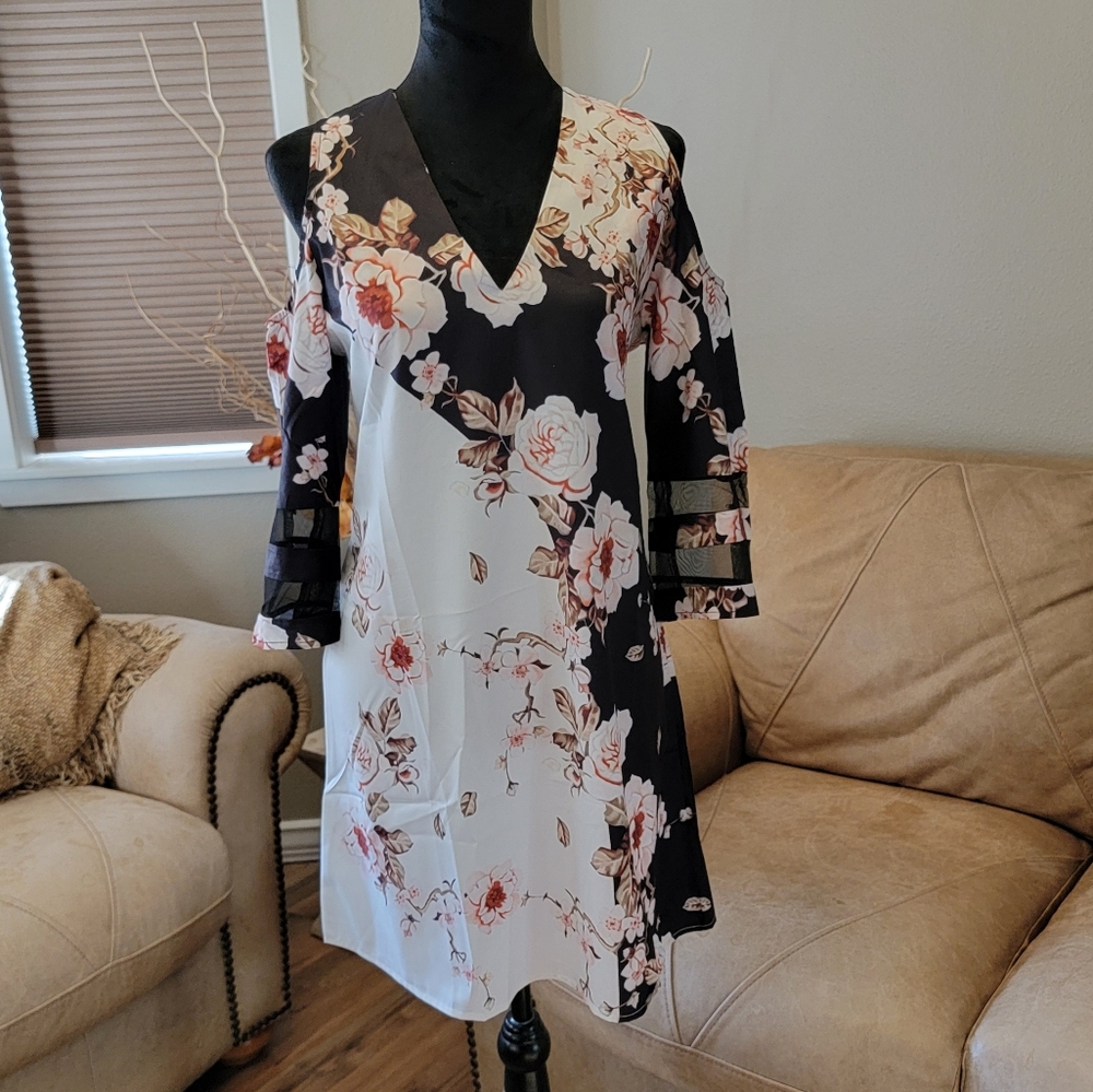 Summer vacation floral print, v neck dress.